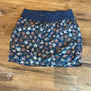Travis Mathew Women's Mini Skirt with Leaf Print